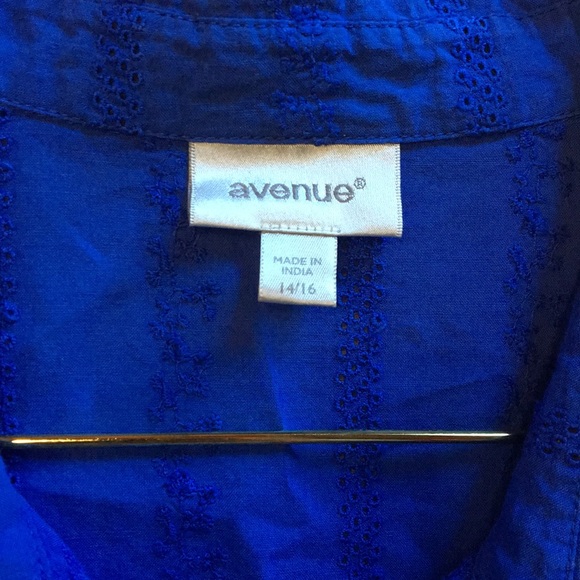 Avenue blue button top - Picture 5 of 6